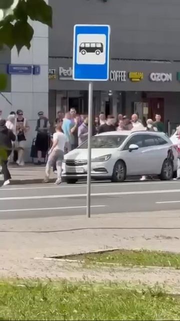 ‼️Неизвестные затащили девушку в машину и увезли с Автозаводской‼️