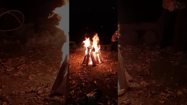 песни у костра Глэмпинг Лес и Река