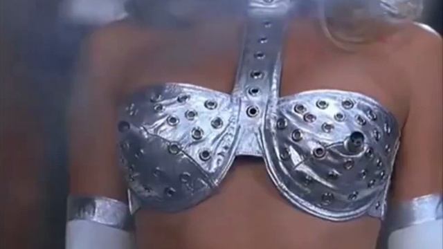 Хочется идеальную осанку? Тогда представьте, что из вашей груди торчат лазеры и вы пытаетесь прожечь