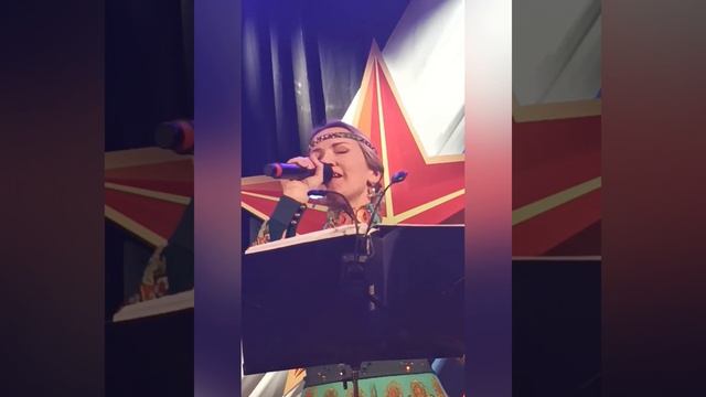 «Нас тянет к тем, кто душу обнимает»