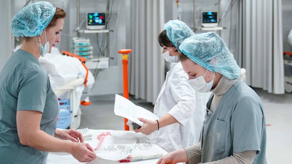 Двое комбайнеров подорвались на мине в Курской области