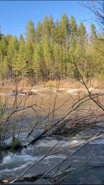 Сплав по реке на Урале.