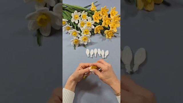 Нарциссы из синельной проволоки