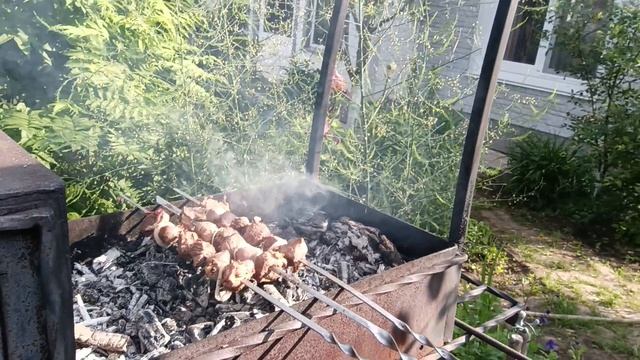 Ужин у дома. Лето. Июнь.Зной.