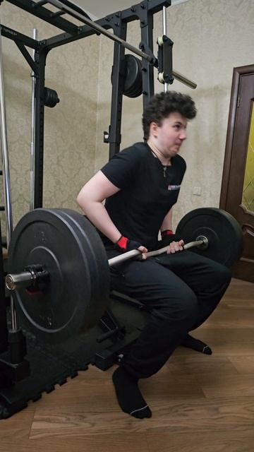 Тот самый качок орущий на весь тренажерный зал