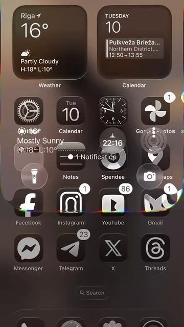 Красота — эффект «жидкого стекла» из iOS 26 в действии
