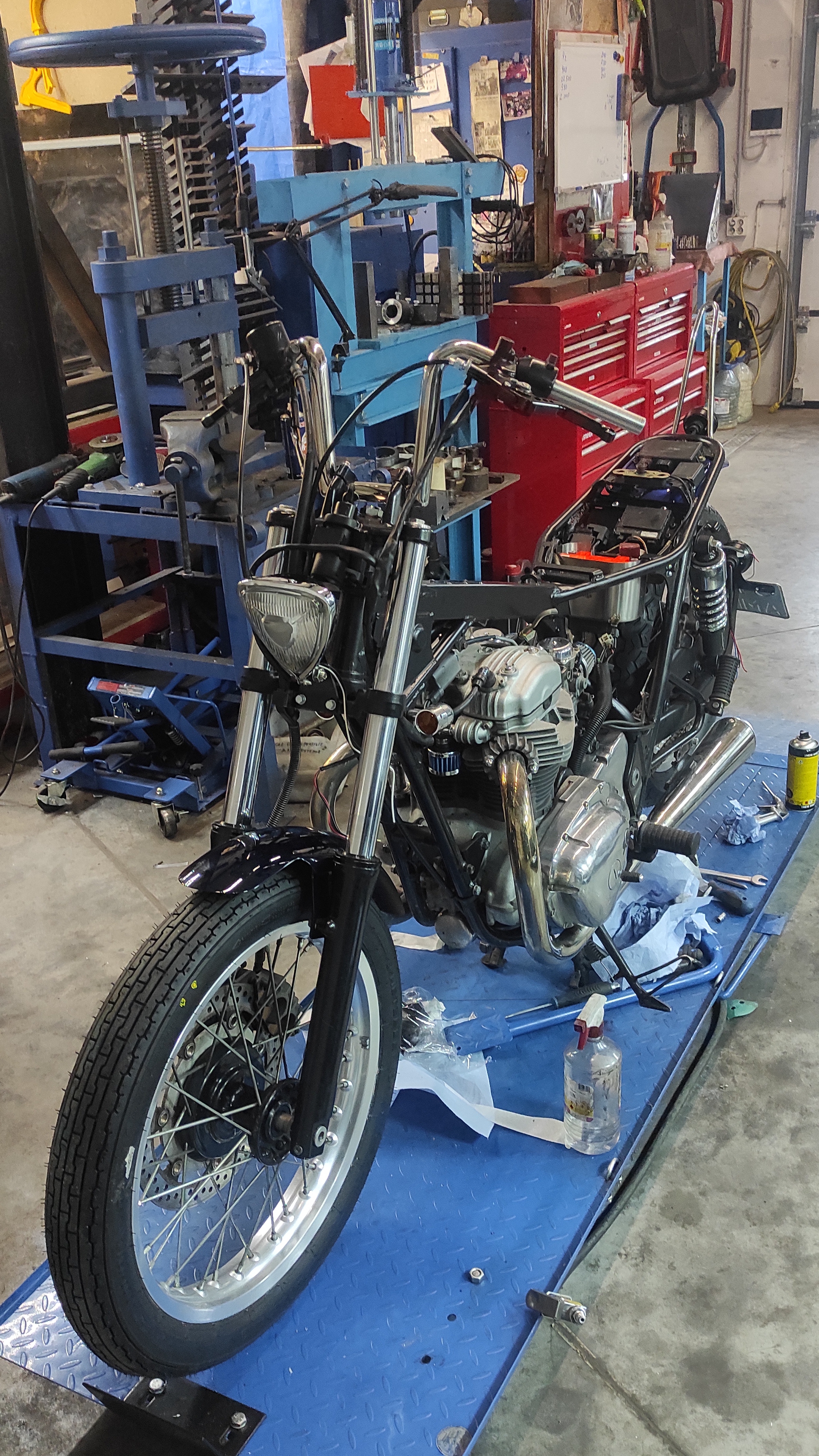 Kawasaki W650 Чистовая сборка.