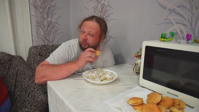 ПЕЛЬМЕНИ С ВАРЕНИКАМИ НА УЖИН Убираю сорняки и чтение комментариев