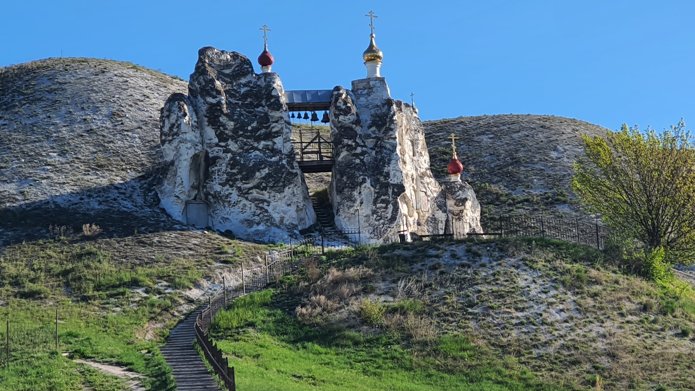 Костомаровский Спасский женский монастырь XVII в. Древний храм, целительная икона, пещера Покаяния