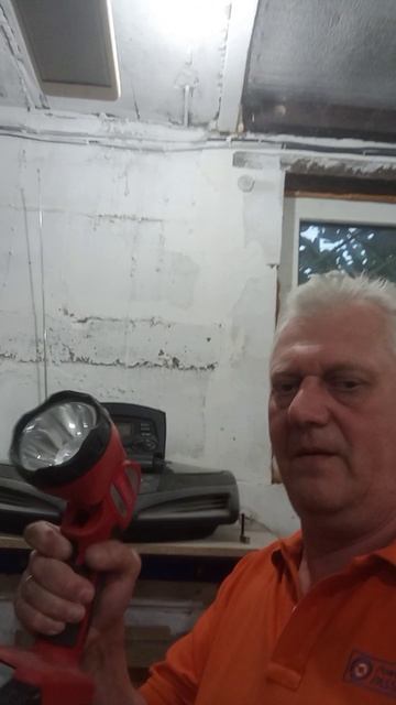 Неожиданное свойство фонаря Фелисатти с аккумулятором Интерскол #аккумулятор #фонарь #радио