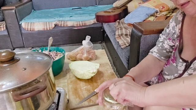 пицца с колбасой и абрикосами, щи
