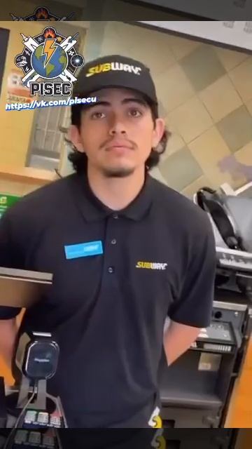🇺🇸 Мужчина вступает в спор с работниками Subway, угрожает им и громит магазин.