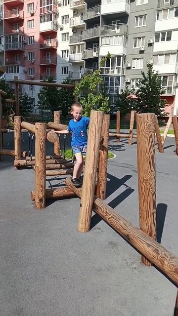 Гуляли на площадке