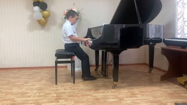 Лазарев Максим, 7 лет, Л.Бетховен Сонатина Gdur 1 ч, преп. Вализер С.И.