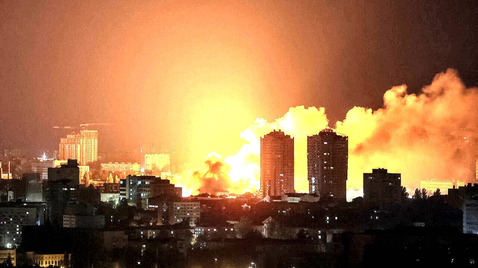 Мощно и ужасно. Адский огонь над Западной Украиной виден даже из космоса