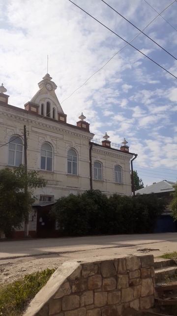 Лицей, здание бывшей женской гимназии, построено 1905 году.
