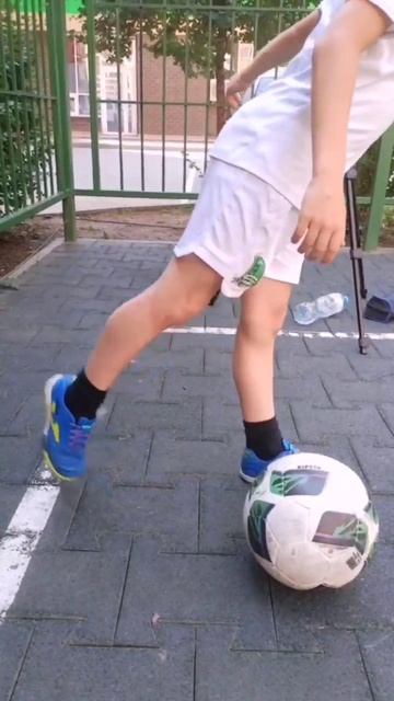 Хватит промахиваться! Ударь по мячу так, чтобы все удивились!