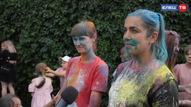 Ливень дождя, музыки, красок и пены: празднование дня молодёжи отметили фестивалем "Краски лета"