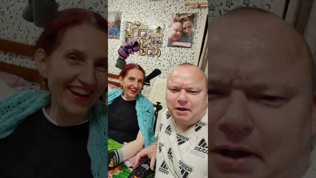 У нас вечер только начинается, сейчас пойдем в эфир и готовить курицу и кисель 😉