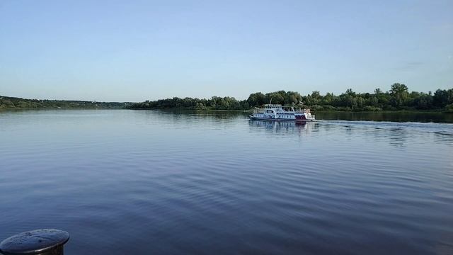 9 июня "Гуляет по реке кораблик"