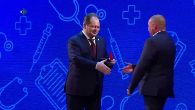 Лучших медиков Коми наградили в преддверии Дня медицинского работника