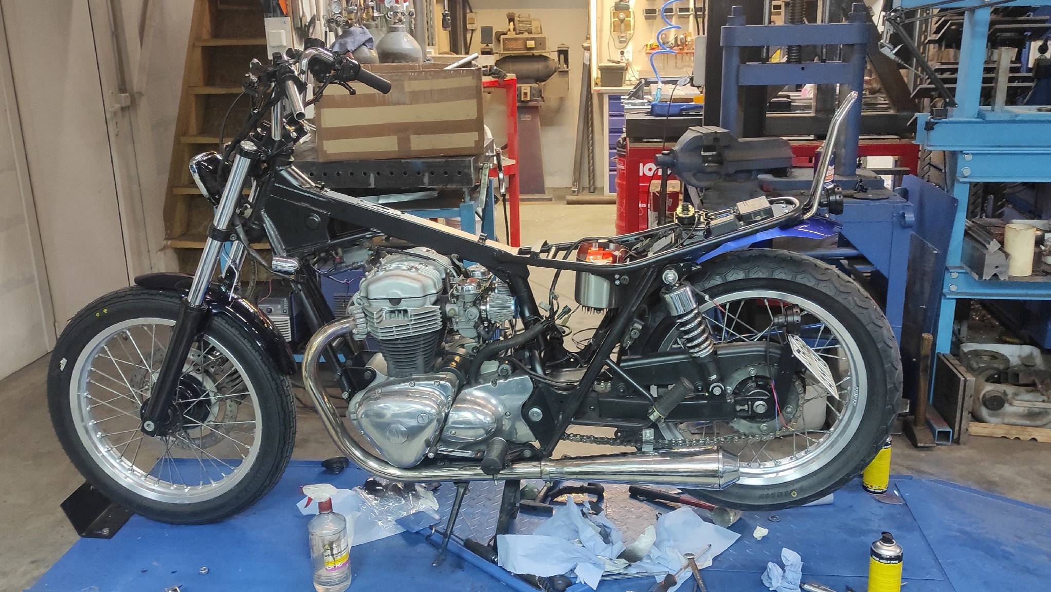 #37 MotoSecond. Вернулся после операции. Kawasaki W650 Bobber финишные работы.