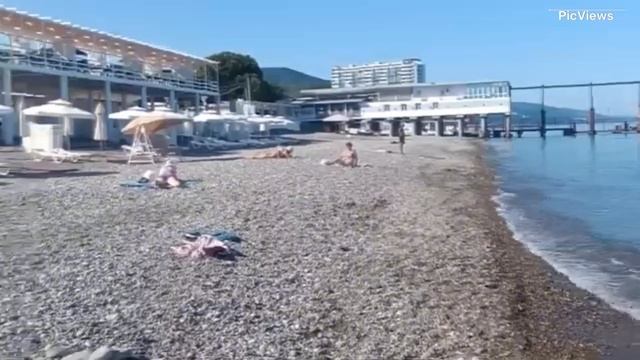Сочи Лазаревское Центральный пирс сегодня 10 июня 2025. Обстановка на пляже. Чёрное море и погода