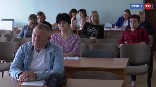 Как заработать свои первые деньги: вопрос трудоустройства подростков обсудили в администрации Ельца