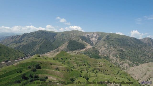 Дороги, поля и горизонты пульсируют в ритме трека - Sunday Train -- G. H. Everetts -- looks at mount