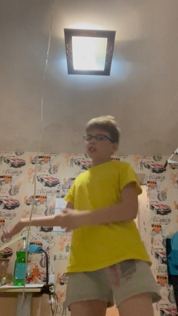 Танцую под песню Ягода малинка