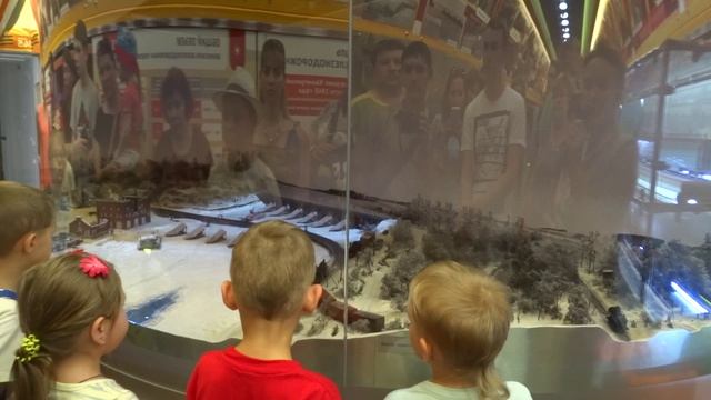 Макет железной дороги на льду Невы. Часть 1. Экспонат выставочного поезда ОАО "РЖД"