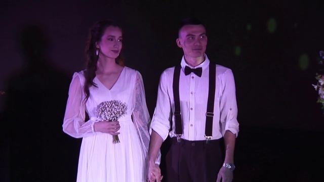 Молодожены зарегистрировали брак в планетарии парка «Швейцария»