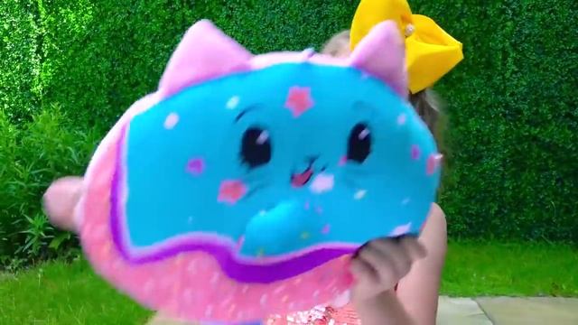 Мистер Макс Катя и Макс играют с магическими домиками для детей