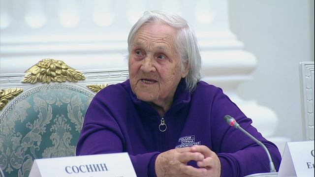 «Покорившая интернет и Кремль»: 93-летняя бабушка блогер Женя встретилась с Путиным