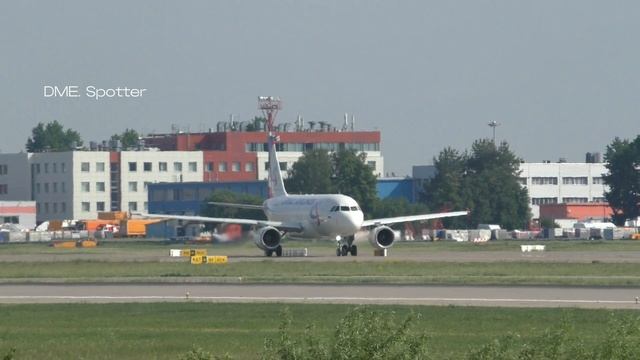 Малыш а319 уральских авиалиний в Домодедово.