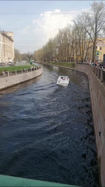 Река Карповка. Петроградская сторона, в Питере обязательно прогуляйтесь

#сфера_вэд #обучение