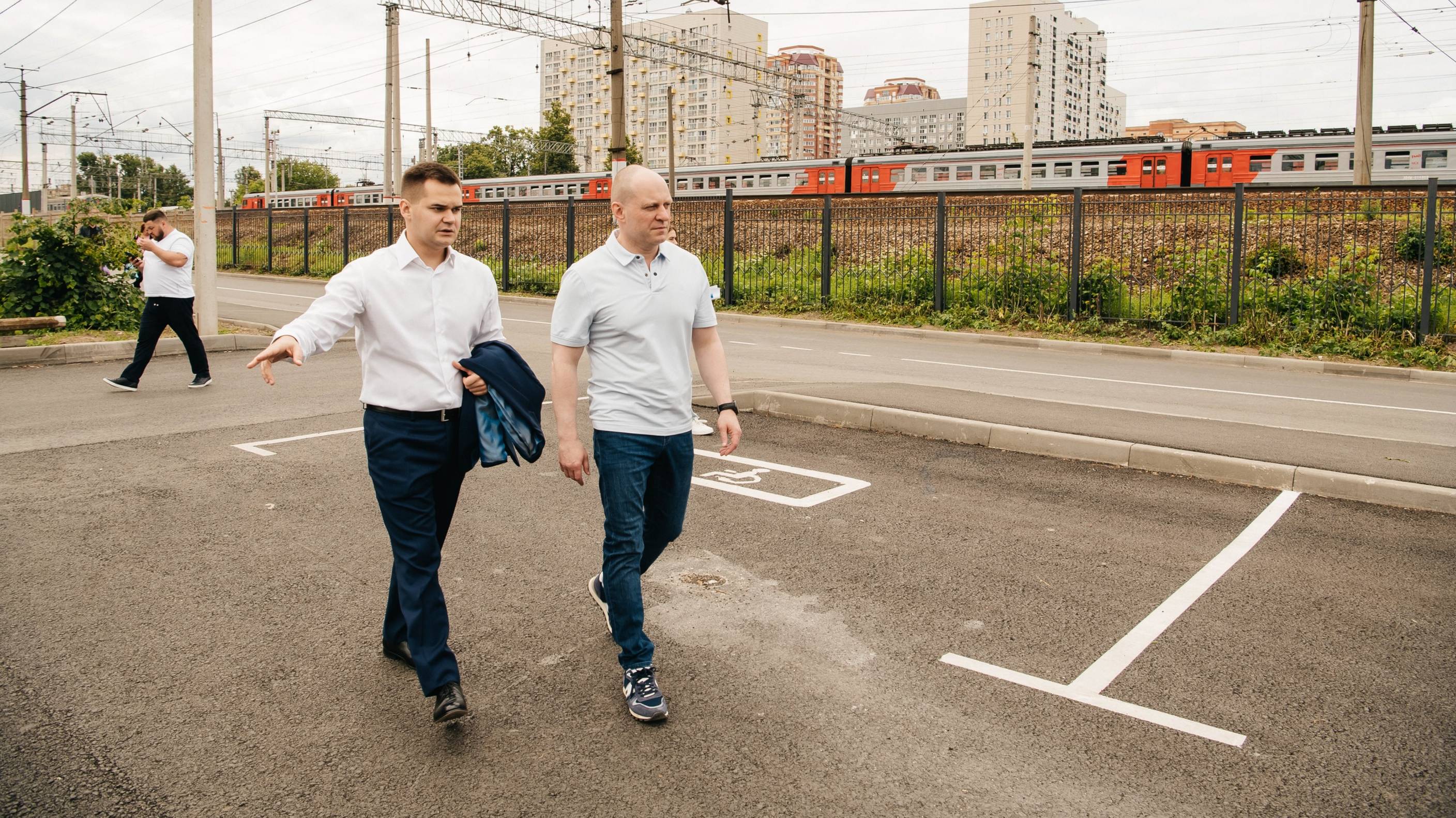 В округе Пушкинский продолжают ремонтировать дороги