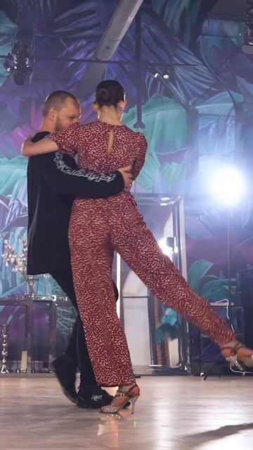 Street Tango. Павел Собирай и Ксения Путько. #танго #тангонуэво #неотанго #танцы #аргентинскоетанго