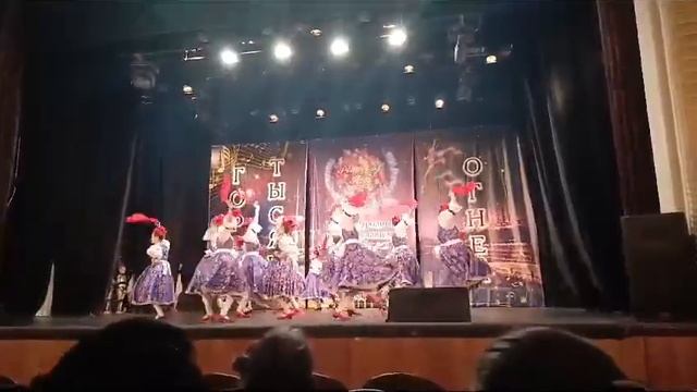 танец  Варенька  выступает хореографический коллект?