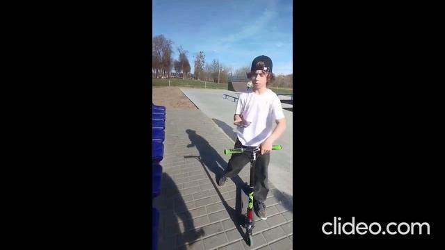делаю трюки nolik scooter bot