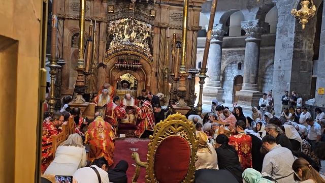 Празднование на Святую Троицу. Коленопреклоненные молитвы. Патриарх