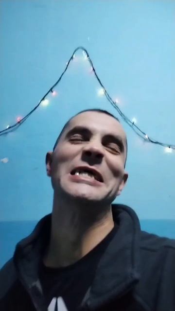 Юморист!