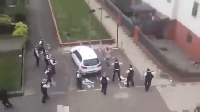 Британская полиция за работой😁 !!!