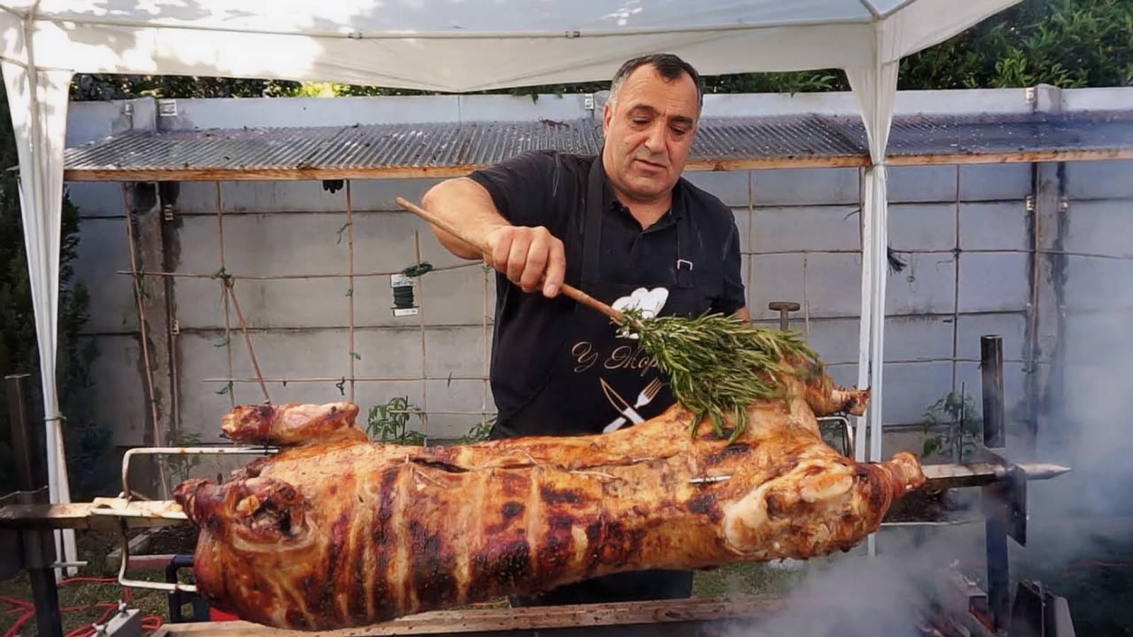 Молодая СВИНИНА в ФОЛЬГЕ на ВЕРТЕЛЕ