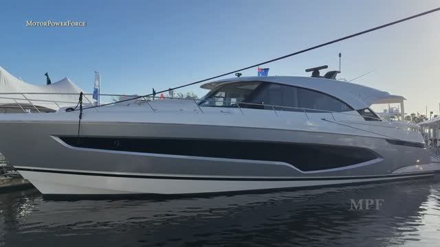 Яхта Riviera 6800 Sport 2025 - Обзор