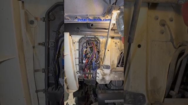Замена жгутов электропроводки DAF 105 47 #shorts #truck #daf