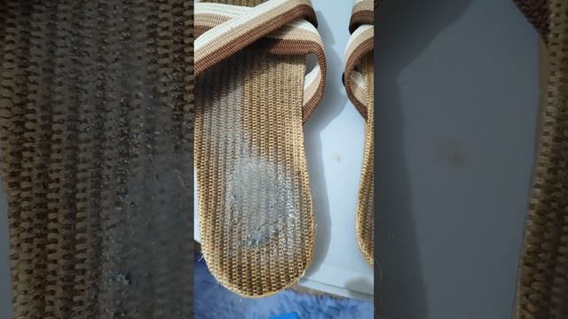 И снова волшебство от электролизной воды. Очистили тапки.
