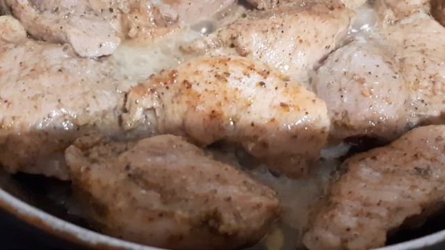 ВКУСНАЯ СОЧНАЯ СВИНИНА 🥩 в Собственном Соку со специ?