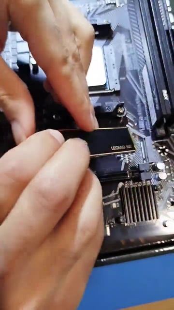Как вставить SSD M2