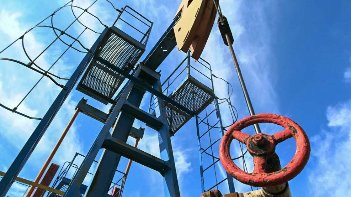 Путин продлил запрет на поставку нефти и нефтепродуктов по потолку цен